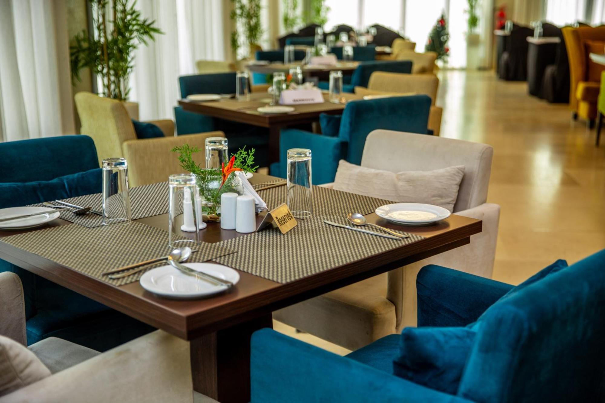 Lakowe Lakes Hotel, Golf And Country Estate By Newmark Lagos Buitenkant foto