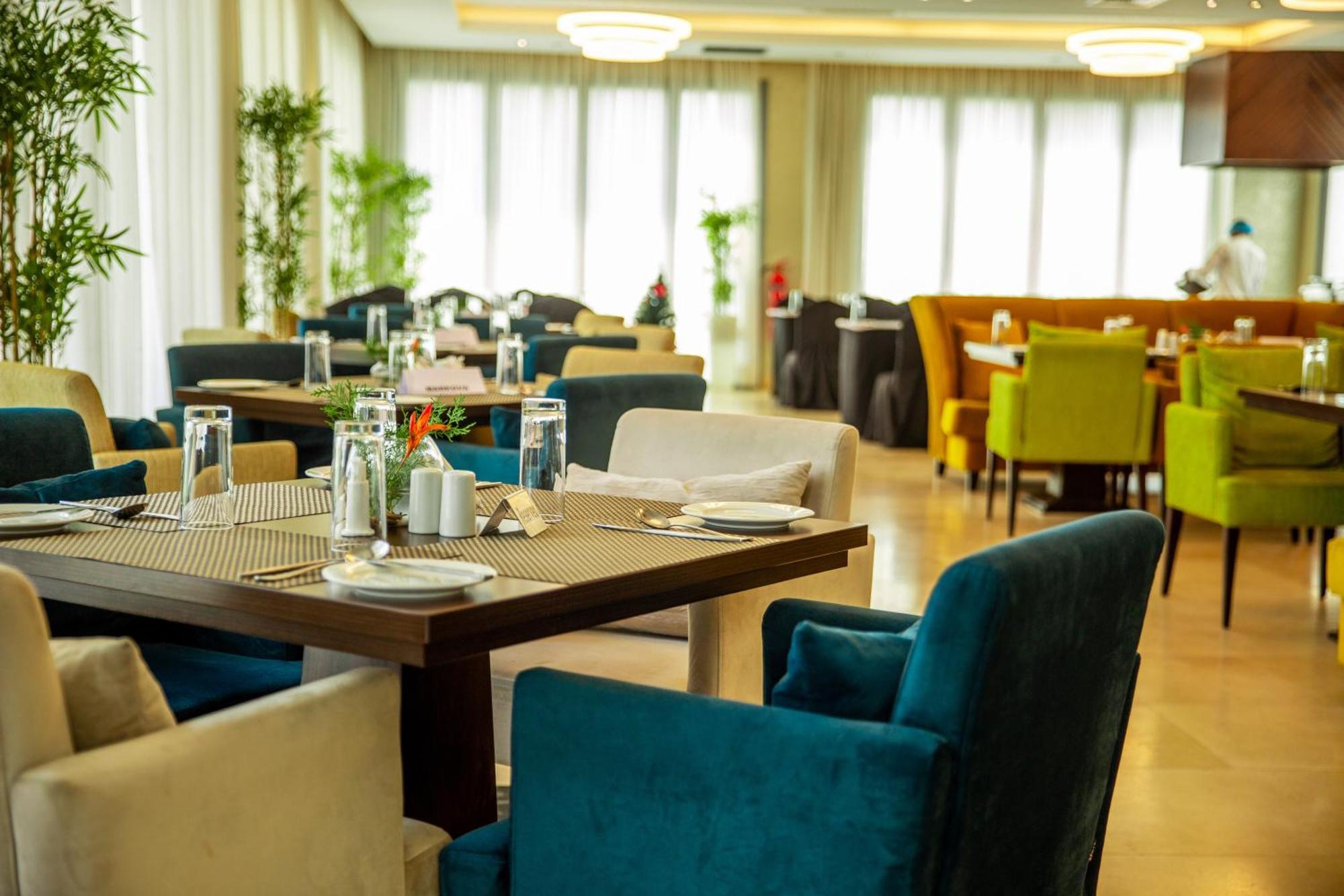 Lakowe Lakes Hotel, Golf And Country Estate By Newmark Lagos Buitenkant foto